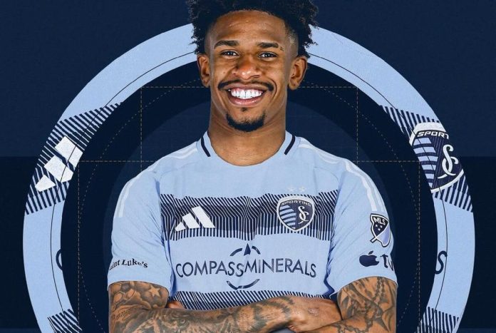 André Luiz revelado pelo Flamengo, que estava no Olympiacos da Grécia, fechou sua transferência para o Sporting Kansas City