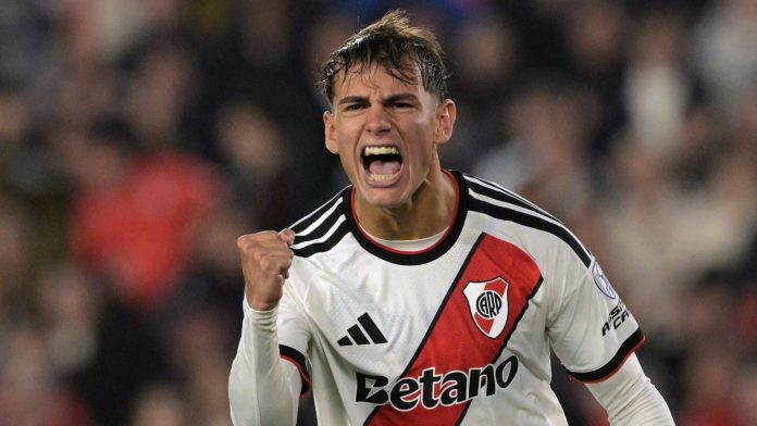 Joaquín Freitas em campo pelo River Plate