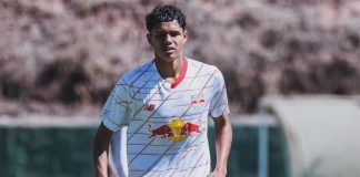 Juliano Viana em campo pelo Red Bull Bragantino