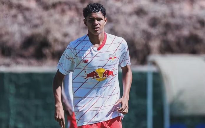 Juliano Viana em campo pelo Red Bull Bragantino