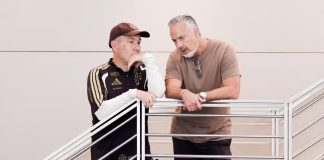 O técnico Leonardo Jardim e o diretor José Boto conversam no Ninho do Urubu - Foto: Gilvan de Souza / Flamengo