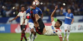 Lucas Paquetá em campo pelo Flamengo contra o Cruzeiro no Mineirão em 2018