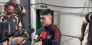 Luiz Araújo em entrevista após goleada do Flamengo sobre o Mirassol - Foto: Leo Jose/ Coluna do Fla