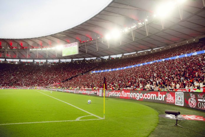Nação Rubro-Negra lotando o Maracanã em mais um jogo do Flamengo