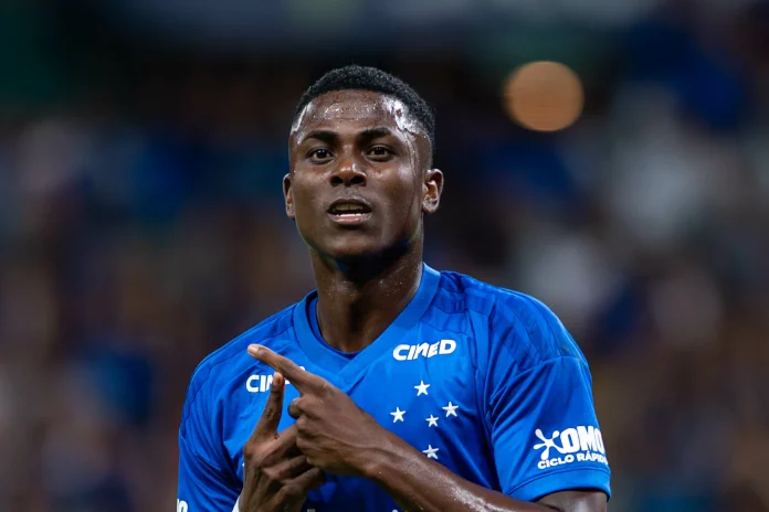 Néiser em campo pelo Cruzeiro