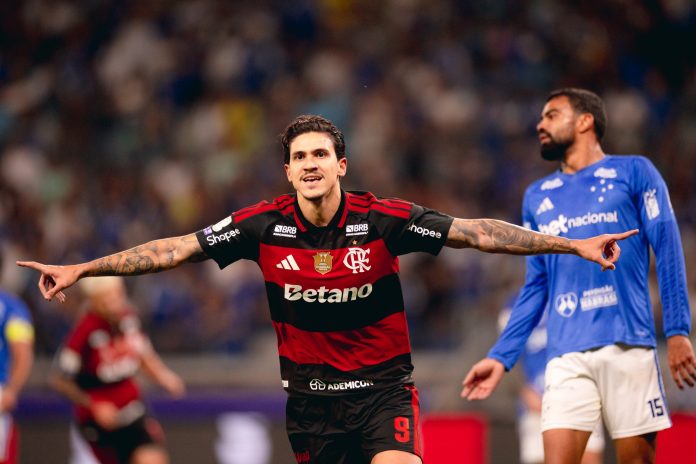 Pedro marca para o Flamengo na derrota para o Cruzeiro no Mineirão
