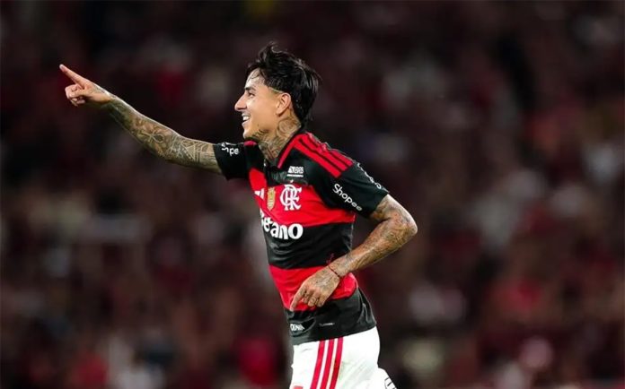 Pulgar marca um golaço na vitória do Flamengo sobre o Vitória no Maracanã - Foto: Gilvan de Souza / Flamengo