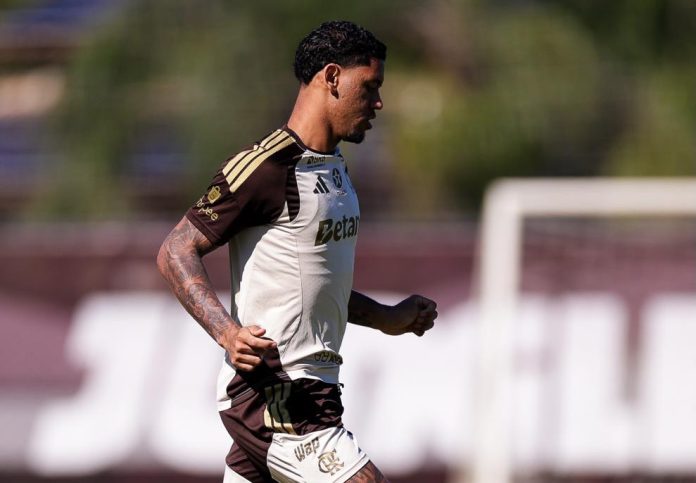Rayan Lucas em treino do Flamengo no Ninho do Urubu