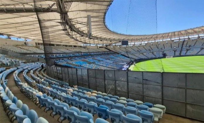 Rede de proteção da torcida visitante no Maracanã