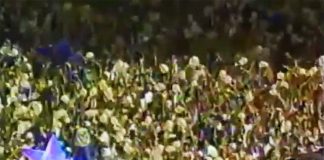 Torcida do Cruzeiro canta parabéns para Flamengo no Mineirão, no dia do centenário do Flamengo, em 15 de novembro de 1995