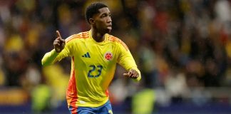 Yáser Asprilla em campo pela seleção da Colômbia