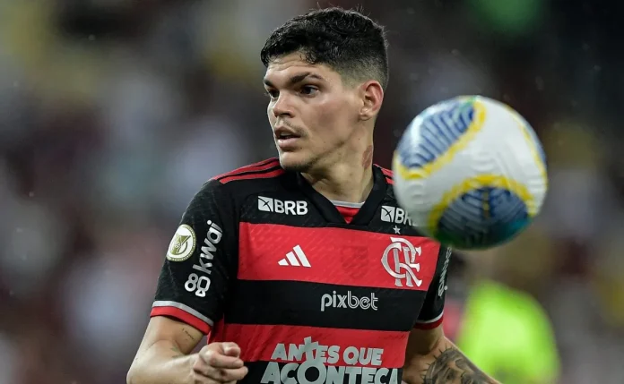 Ayrton Lucas, o lateral-esquerdo titular do Flamengo.