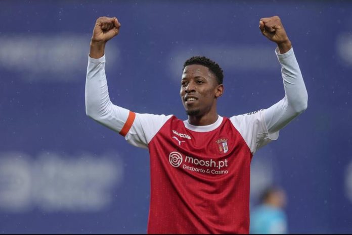 Banza, jogador do Al Jazira, do mundo Árabe