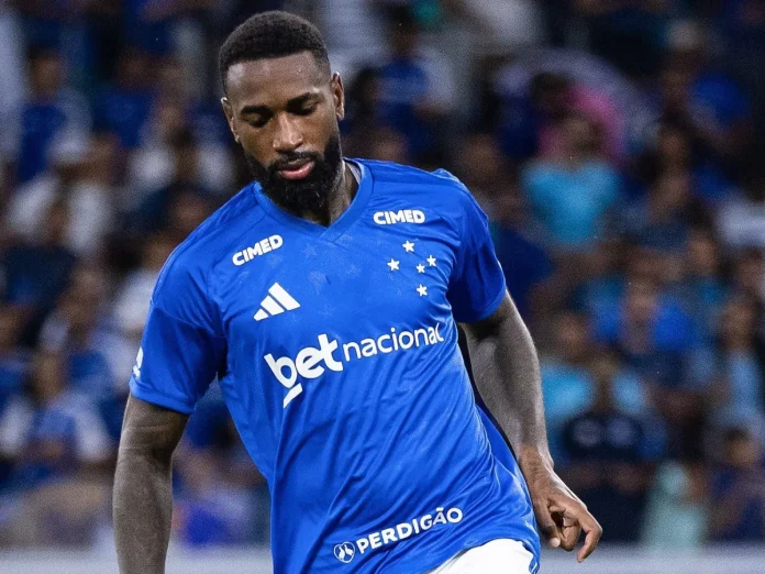 Meio campista Gerson, ex-flamengo, atualmente jogando no Cruzeiro