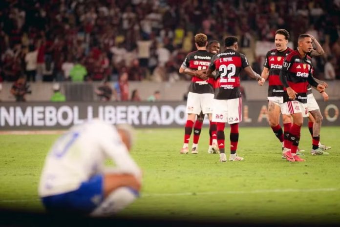 Jogadores do Flamengo na vitória contra o Cruzeiro no Maracanã pela Libertadores