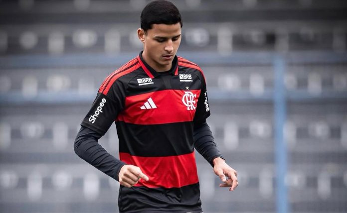 Kaio Nóbrega, jogador da base do Flamengo