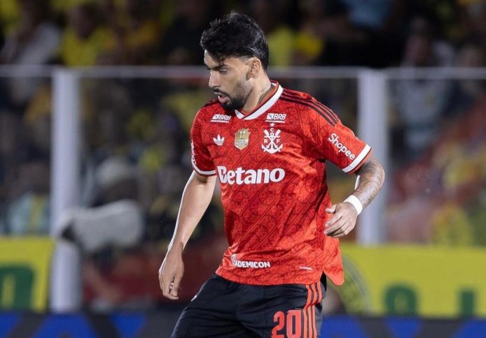 Paquetá em campo contra o Cruzeiro, no Mineirão, pela Libertadores