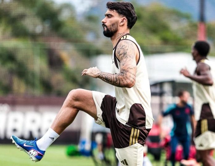 Jogadores do Flamengo em treino no Ninho do Urubu
