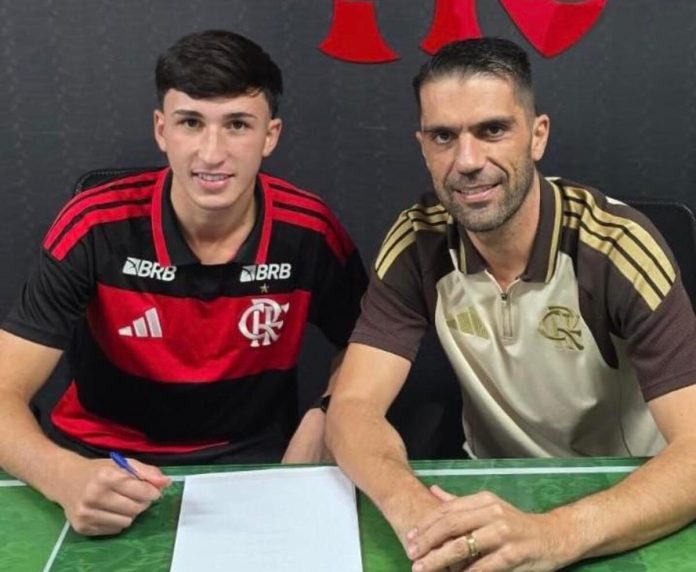 Rafael Tenório assina primeiro vínculo profissional com Flamengo
