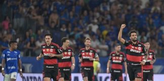 Time do Flamengo em campo contra o Cruzeiro, pela Libertadores