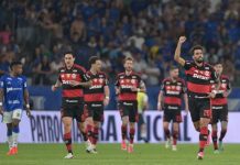 Flamengo comemorando vitória contra o Cruzeiro, pela Libertadores no Maracanã
