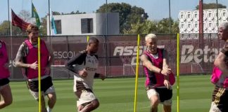 Jogadores do Flamengo treinam no Ninho do Urubu