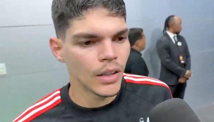 Ayrton Lucas em entrevista após vitória do Flamengo sobre o Remo no Mangueirão