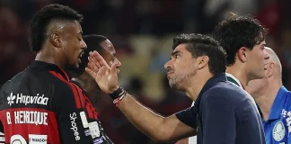 Bruno Henrique e o técnico Abel Ferreira, no jogo entre Flamengo e Palmeiras