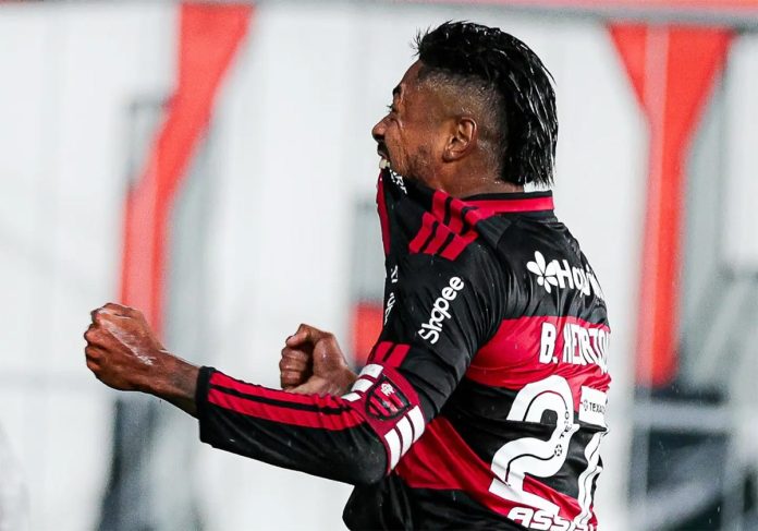 Bruno Henrique comemora o gol da vitória do Flamengo sobre o Corinthians no Maracanã - Foto: Gilvan de Souza / Flamengo