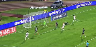 Bruno Henrique chuta pra marcar o primeiro gol do Flamengo na vitória sobre o Del Valle em Quito