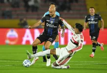 Bruno Henrique em campo pelo Flamengo na vitória sobre o Del Valle em Quito - Foto: Rodrigo Buendia / AFP