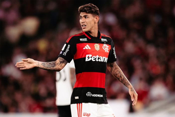 Carrascal em campo na vitória do Flamengo sobre o Bragantino no Maracanã
