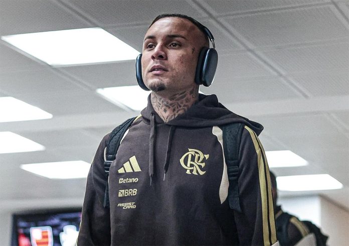 Everton Cebolinha em viagem pelo Flamengo