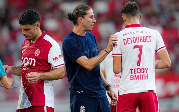 Filipe Luís comanda o Monaco e segue à frente da equipe no futebol francês.