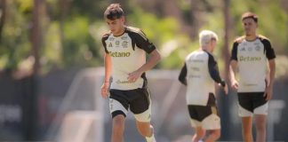 Jogadores do Flamengo treinam em Quito para o jogo contra o Indepediente del Valle, pela Libertadores
