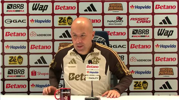 Leonardo Jardim em entrevista coletiva após vitória do Flamengo sobre o Bragantino