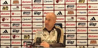 Leonardo Jardim em entrevista após vitória do Flamengo sobre o Corinthians no Maracanã - Foto: Igor Reis / Lance!