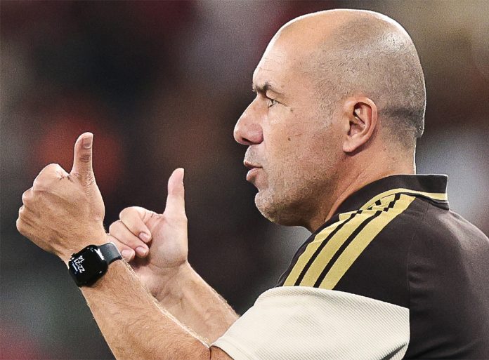 Leonardo Jardim comandando o Flamengo no Maracanã