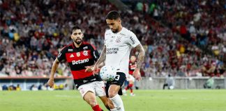 Lucas Paquetá em campo na vitória do Flamengo sobre o Corinthians no Maracanã - Foto: Adriano Fontes / Flamengo
