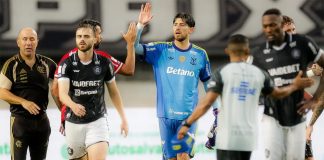 Rossi comemora a vitória do Flamengo sobre o Remo em Belém - Foto: Gilvan de Souza / Flamengo