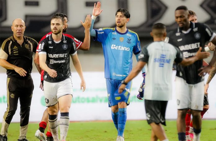 Rossi comemora a vitória do Flamengo sobre o Remo em Belém - Foto: Gilvan de Souza / Flamengo