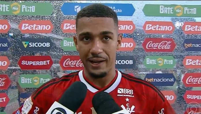 Samuel Lino em entrevista após marcar o gol da vitória do Flamengo sobre o Remo