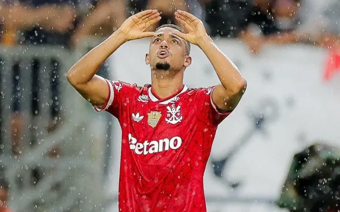 Samuel Lino comemora o gol da vitória do Flamengo sobre o Remo no Mangueirão - Foto: Gilvan de Souza / Flamengo