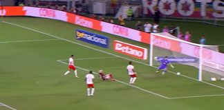 Varela marca o primeiro gol do Flamengo na vitória sobre o Bragantino