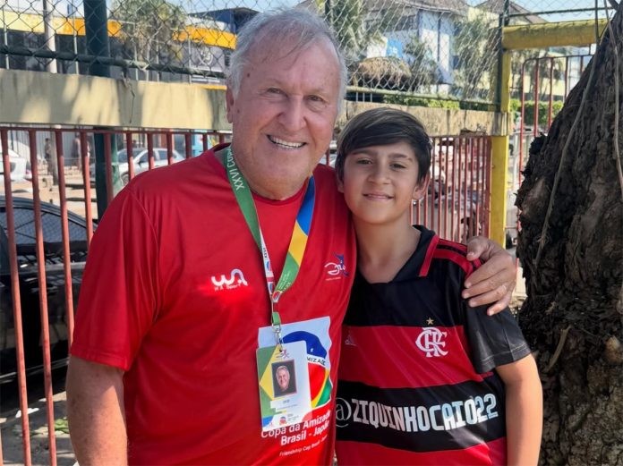 Zico e o pequeno Caio, se encontraram na Gávea