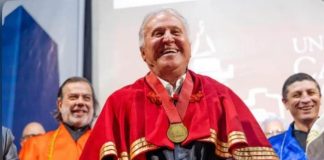 Zico é homenageado com maior título de universidade do Rio e se torna pioneiro entre esportistas