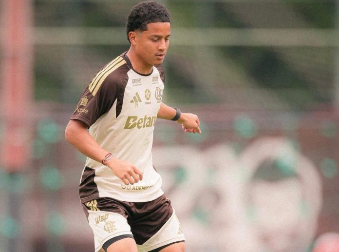 Anthony Valencia em treino do Flamengo no Ninho do Urubu - Foto: Gilvan de Souza / Flamengo