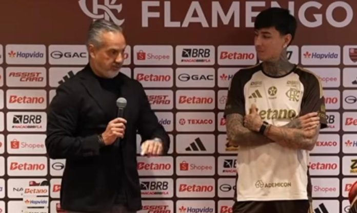 José Boto e Pulgar em coletiva de imprensa pela Flamengo TV