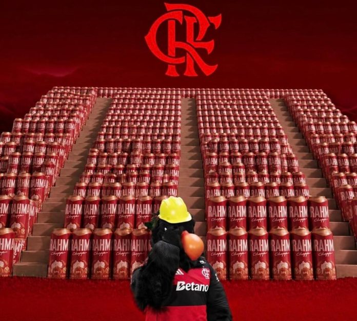 Brahma paga promessa e oferece cerveja de graça para torcedores do Flamengo