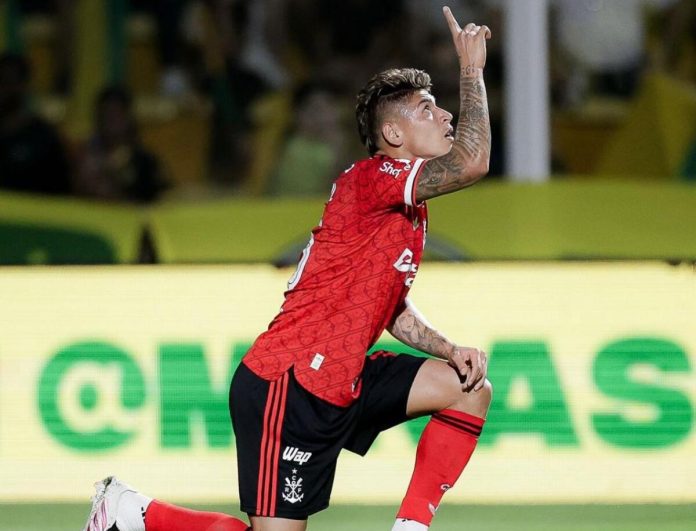 Carrascal em seu melhor momento jogando pelo Flamengo